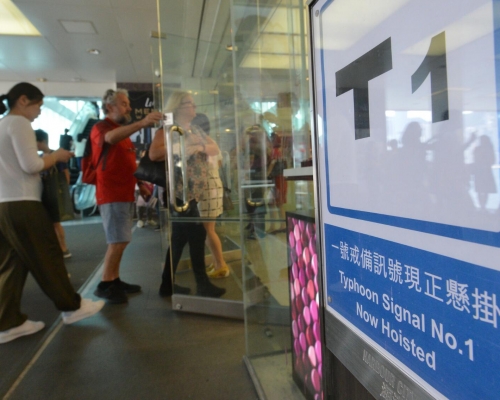 天文台在下午3時40分發出一號戒備信號。