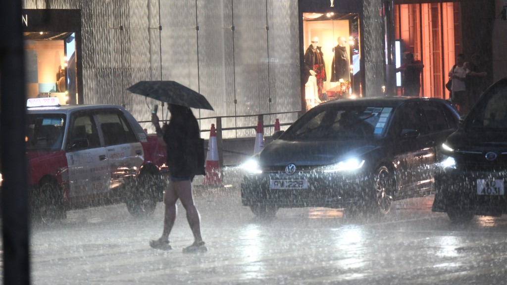 天氣|天文台:珠江口以西雷雨區東移 可能在未來兩三小時影響本港