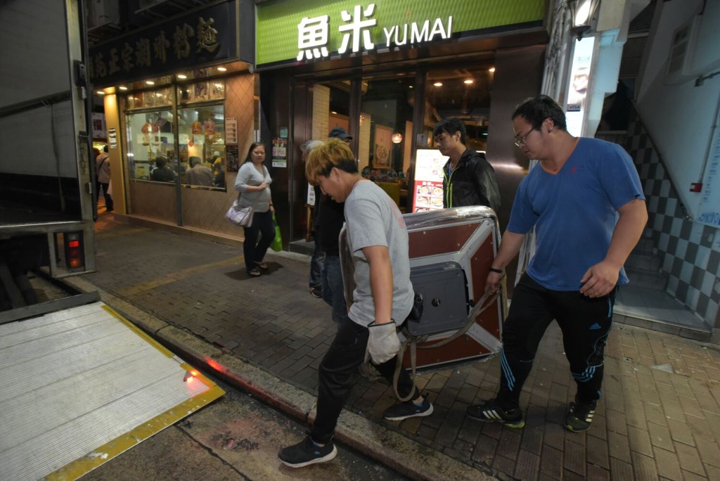 警方檢獲一批證物。黃文威攝