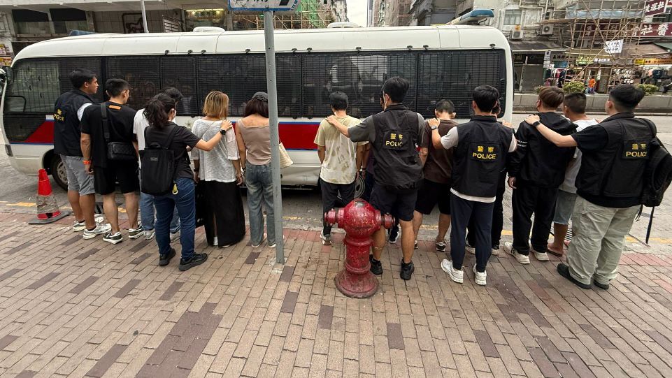 被捕人士帶署調查。