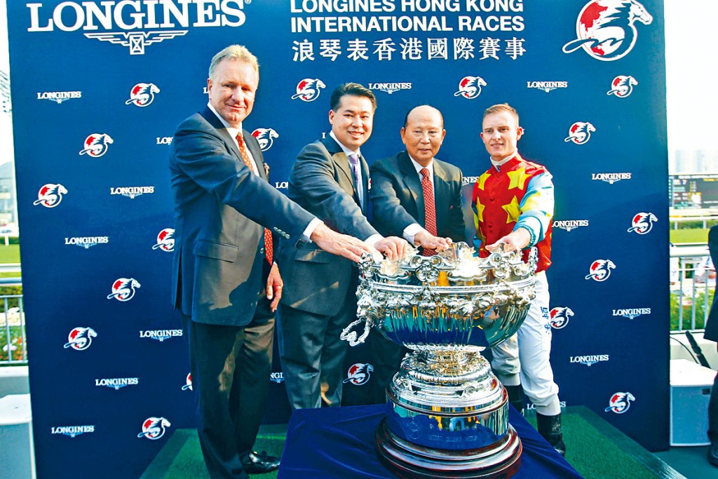 苗禮德（左）曾訓練出馬王「雄心威龍」。