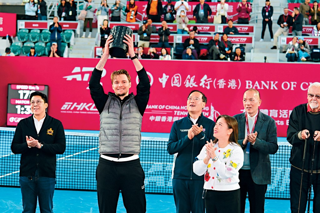 布力克首奪港網賽冠軍之外，更首次打入世界頭十。
