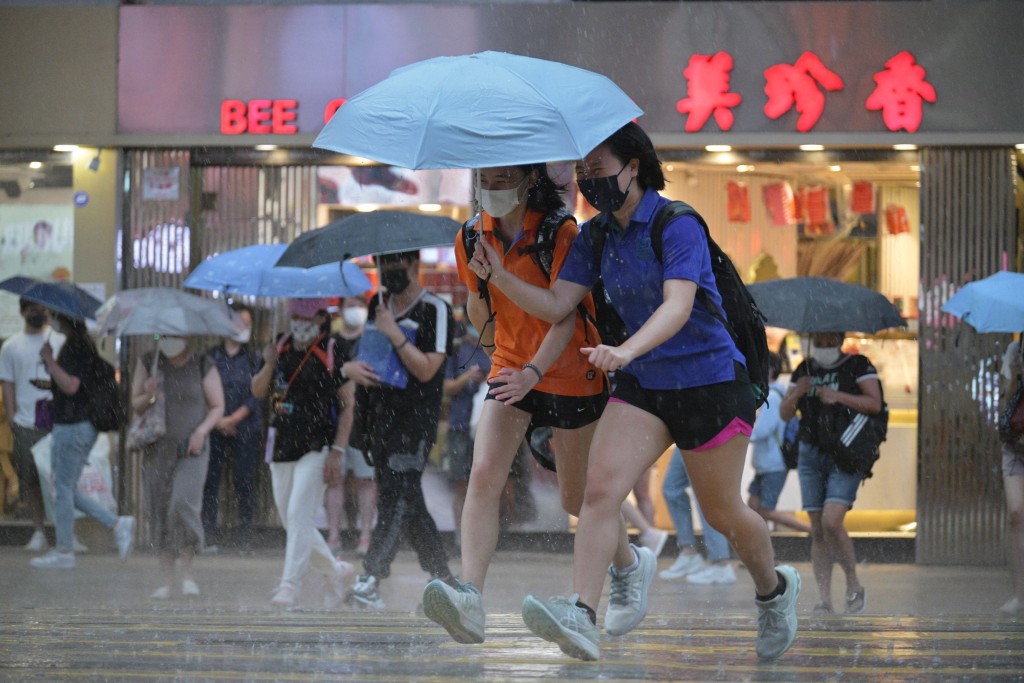 天文台預測下周初有幾陣狂風驟雨。資料圖片