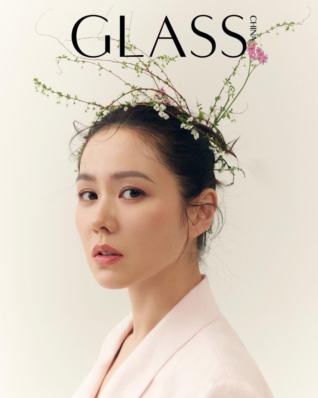 花草頭飾好特別。（來源：GLASS CHINA）