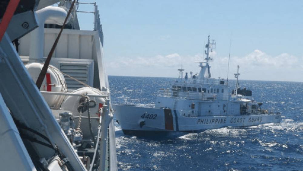 菲船隻非法闖入中國海域，中國海警局敦促菲律賓從仁愛礁拖走「坐灘」軍艦，恢復仁愛礁原。