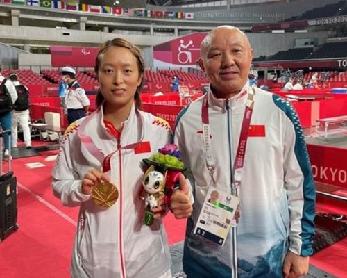 汶川地震失去右腿女孩在東京殘奧會乒乓球女子團體賽中奪金。