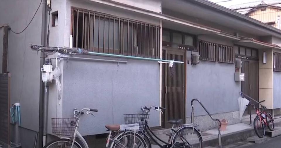 大阪吹田市日出町一戶民宅發現2具遺體,警方研判死因是中暑。YouTube