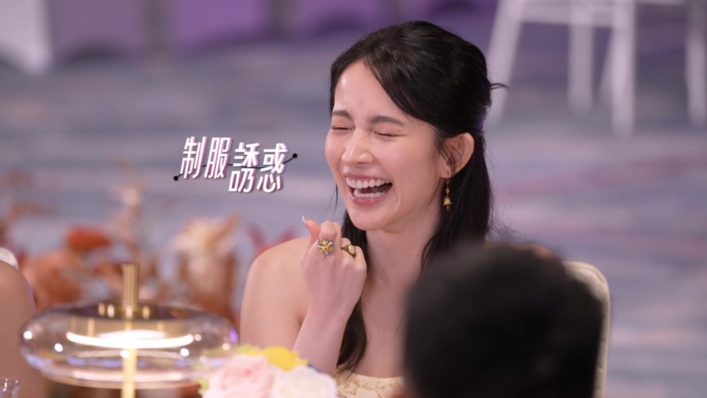  Amber在Welcome小遊戲—「戀愛之最」中，自揭既纏身又貪玩，還喜歡制服誘惑。