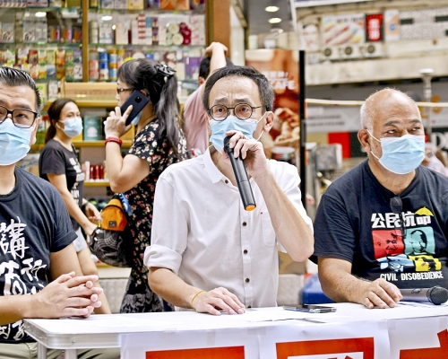 徐子見(中)已就遊行提出上訴申請。資料圖片