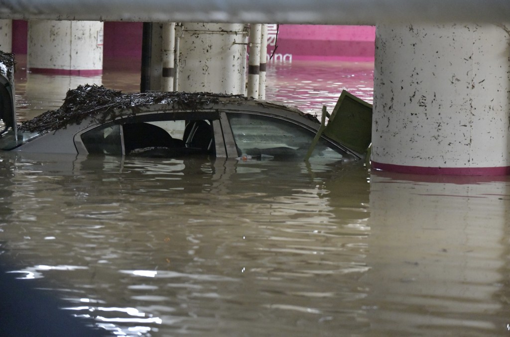 其他停車場的水浸情況一樣嚴重。