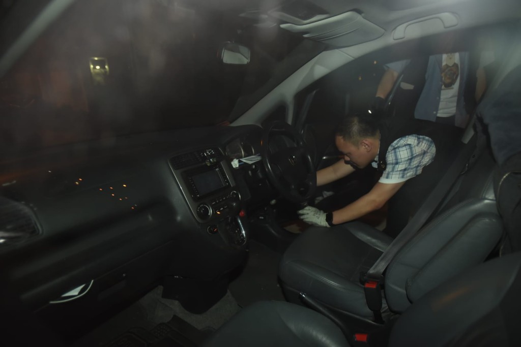 警方在私家車檢獲毒品及現金