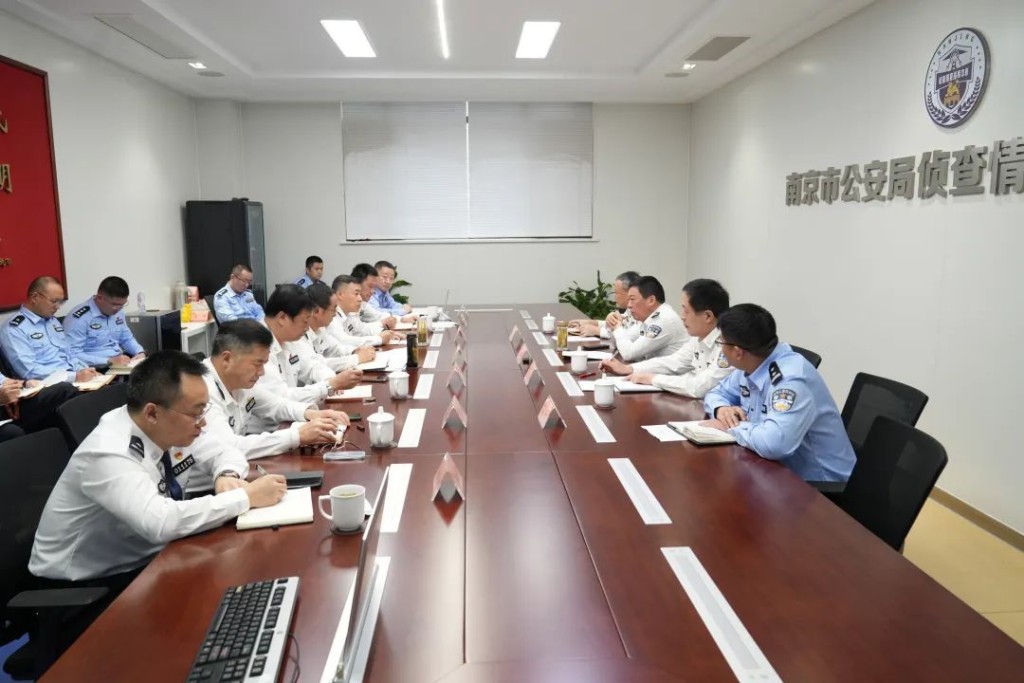 南京警方多次組織刑偵人員分析案情。