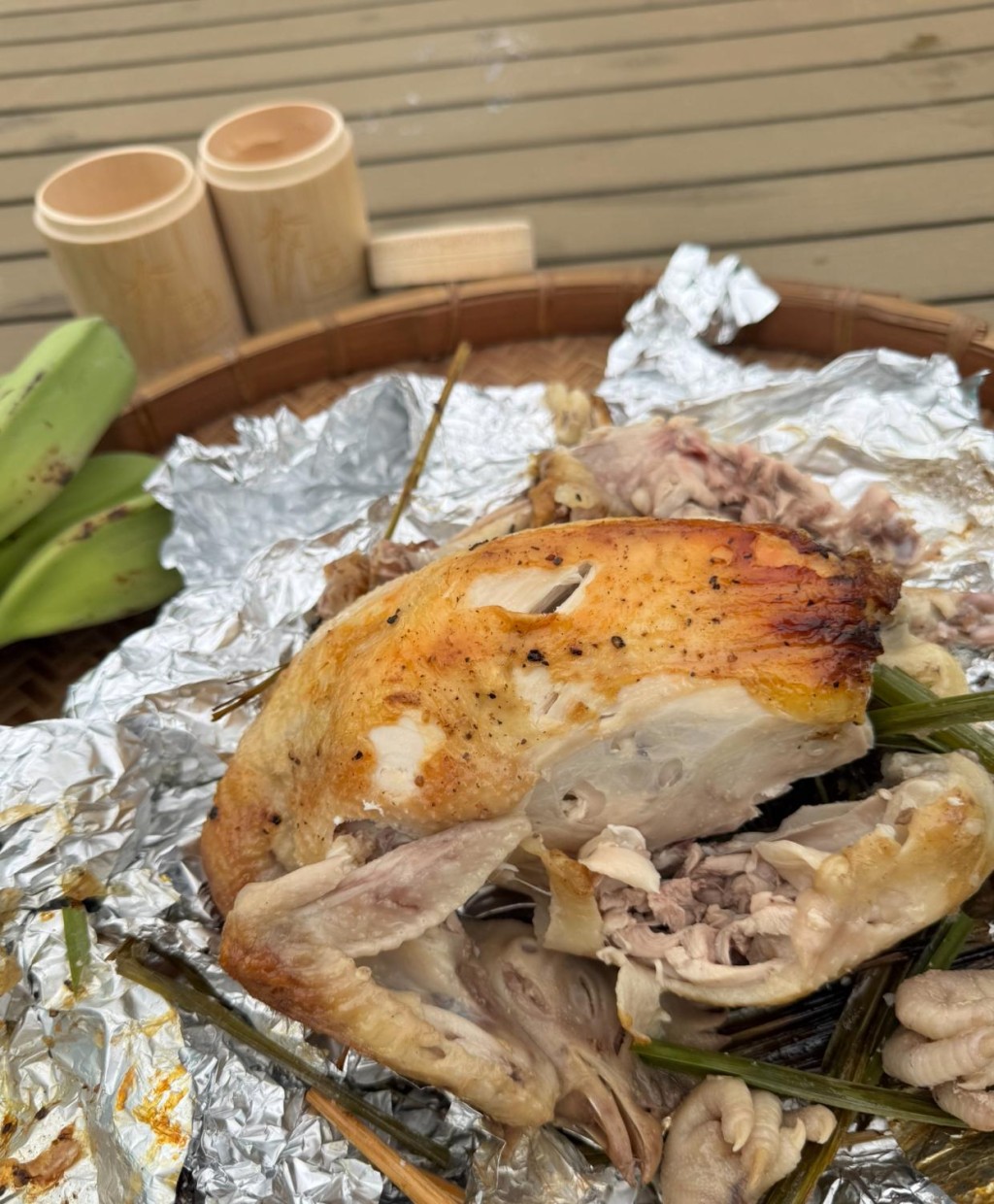 可加購野炊活動,包含烤雞1隻、竹筒飯及農場新鮮蔬菜。(圖片來源:受訪者提供) 可加購野炊活動,包含烤雞1隻、竹筒飯及農場新鮮蔬菜。(圖片來源:受訪者提供)