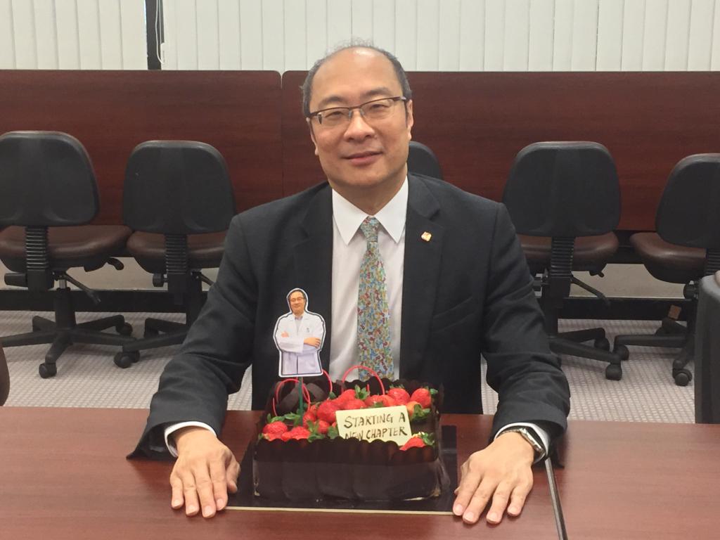  2018年刘楚钊从医管局退休，离开任职35年的公营医疗体系。