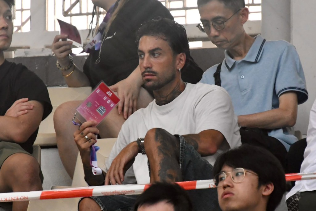 卡馬拉沙上周於青衣運動場舉行的標準流浪對傑志賽事中現身。楊駿堯攝 卡馬拉沙上周於青衣運動場舉行的標準流浪對傑志賽事中現身。楊駿堯攝