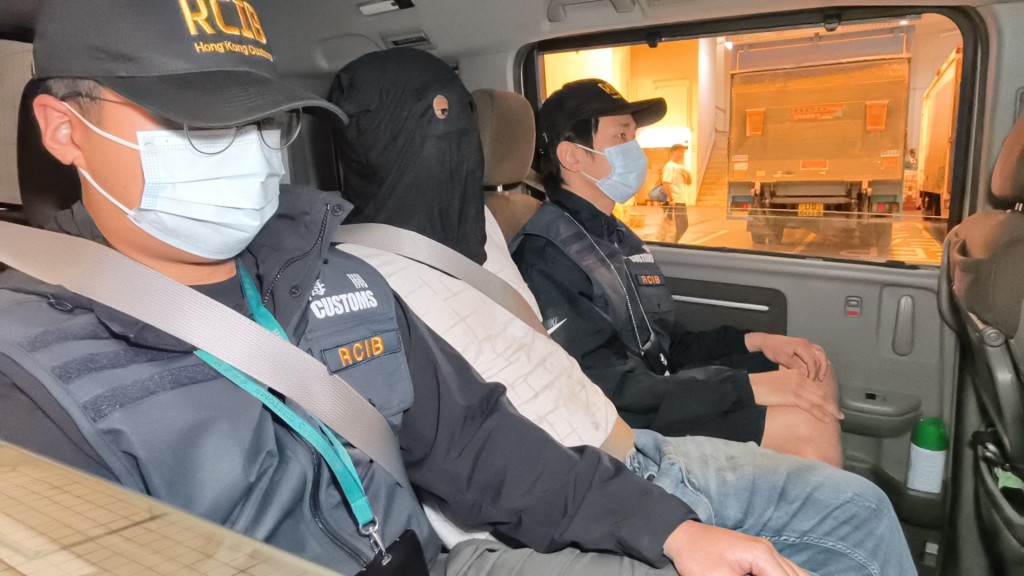 一名37歲報稱無業的男子被捕。