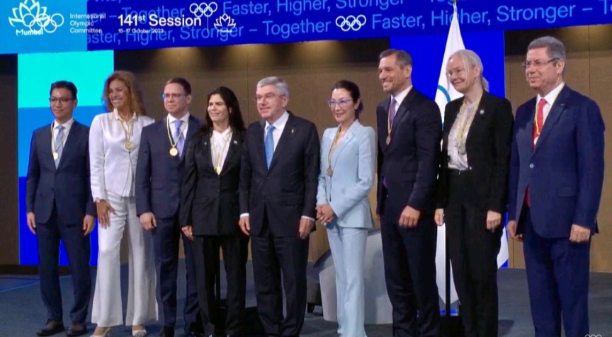 Michelle（右四）上月当选国际奥委会委员威到尽，可惜如今却因代言品牌招来负评。