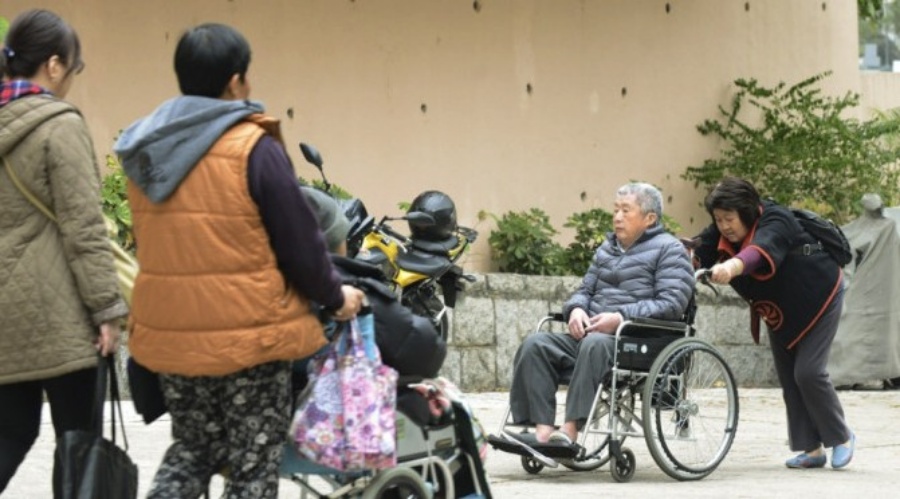 當局今年將在300戶高風險照顧者家庭試點安裝智能意外偵測系統，以加強對照顧者的支援。資料圖片