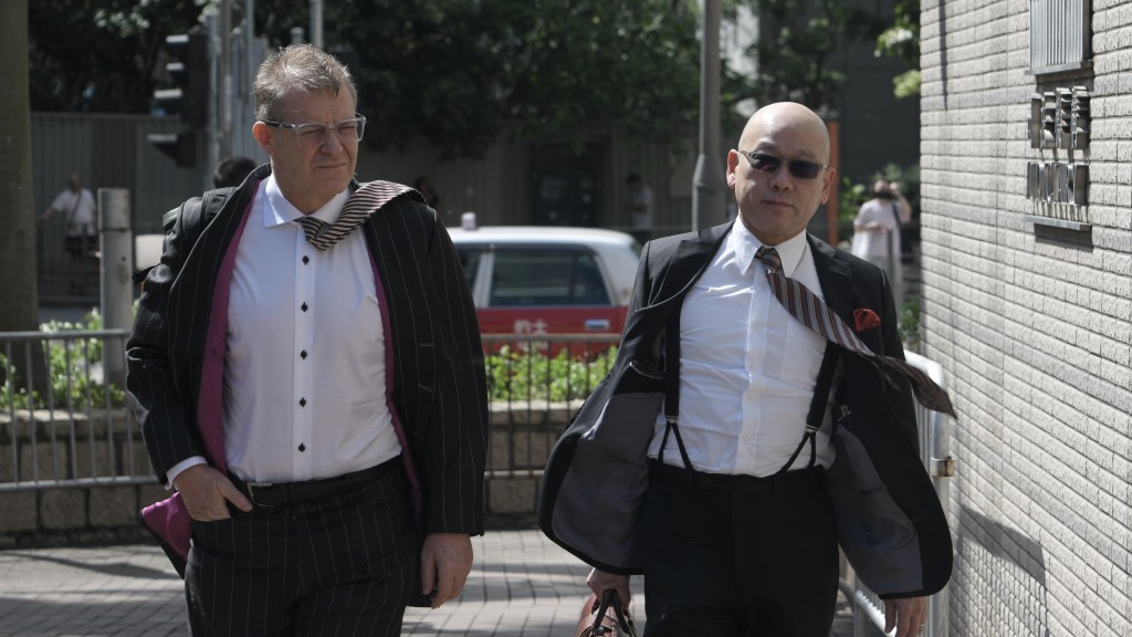 辯方資深大律師彭耀鴻（右）和新西蘭御用大狀Marc Corlett。陳浩元攝