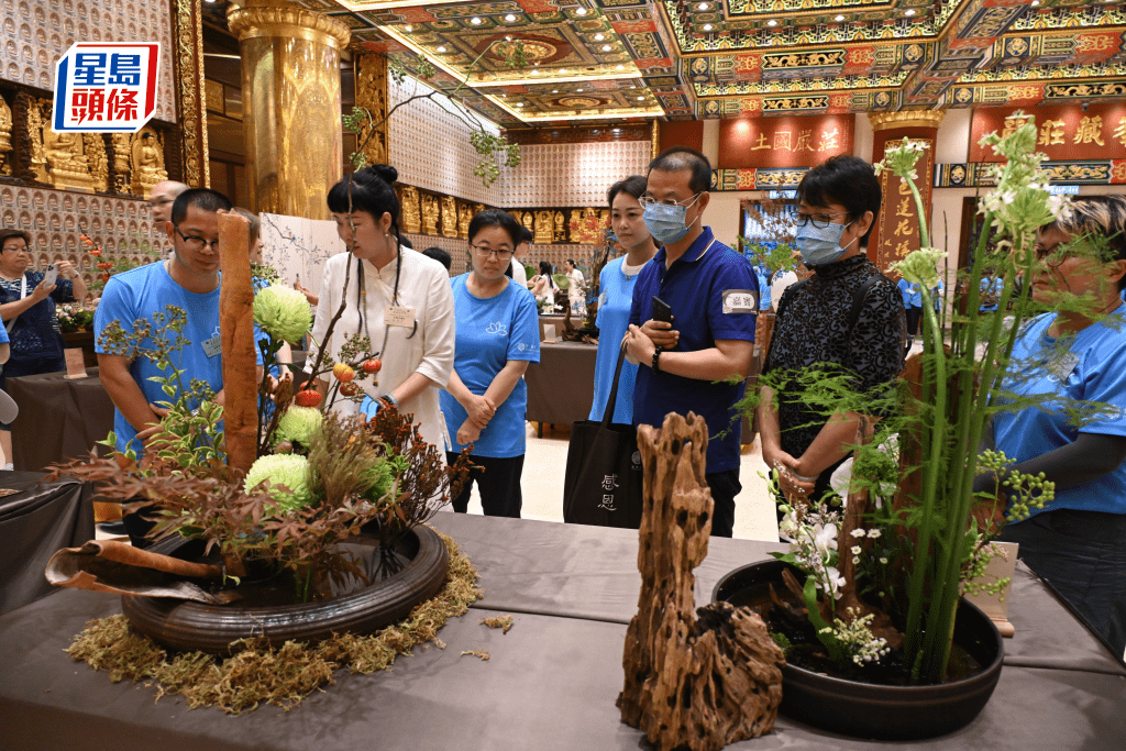 寶蓮禪寺藉著今次荷花展活動，宣揚茶藝及花藝等傳統中國文化。