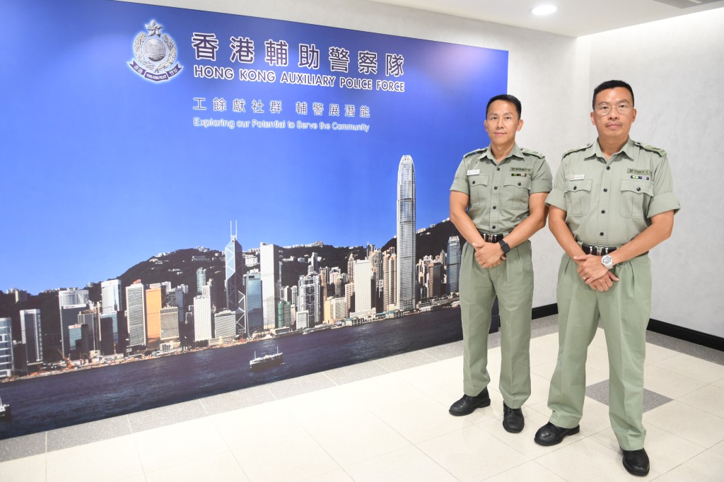 輔警隊教官、警長翁松彬(左)及楊啟龍(右)強調，輔警與正規警員的責任和使命相同。林思明攝 