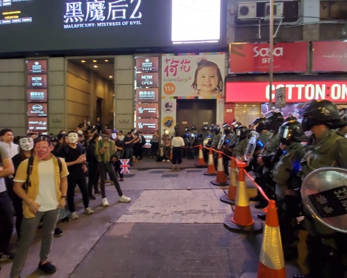 蘭桂坊當晚有大批人士聚集與警對峙。資料圖片