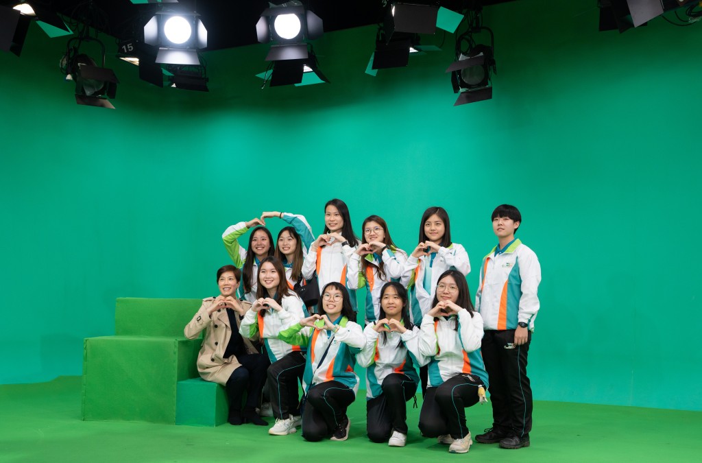 團員參觀深圳廣播電影電視集團總部。