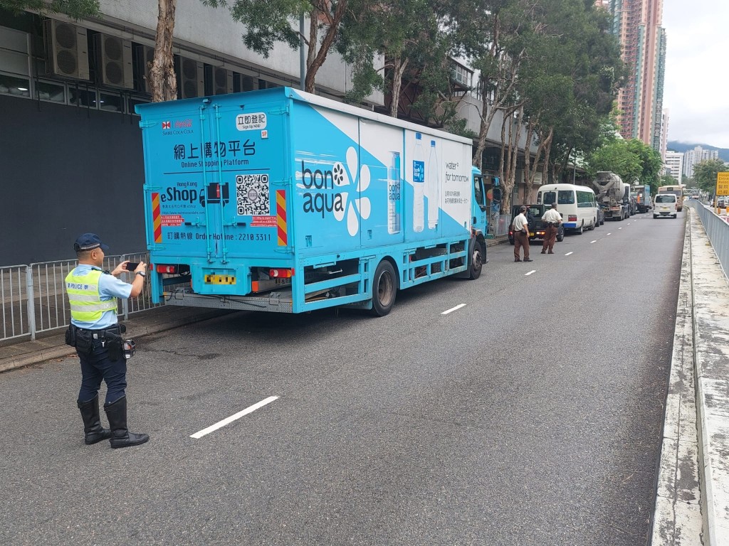 沙田警區昨日舉行交通日，主力打擊單車違例事項，駕駛未經發牌電動車及區內造成交通阻塞的車輛。警方提供