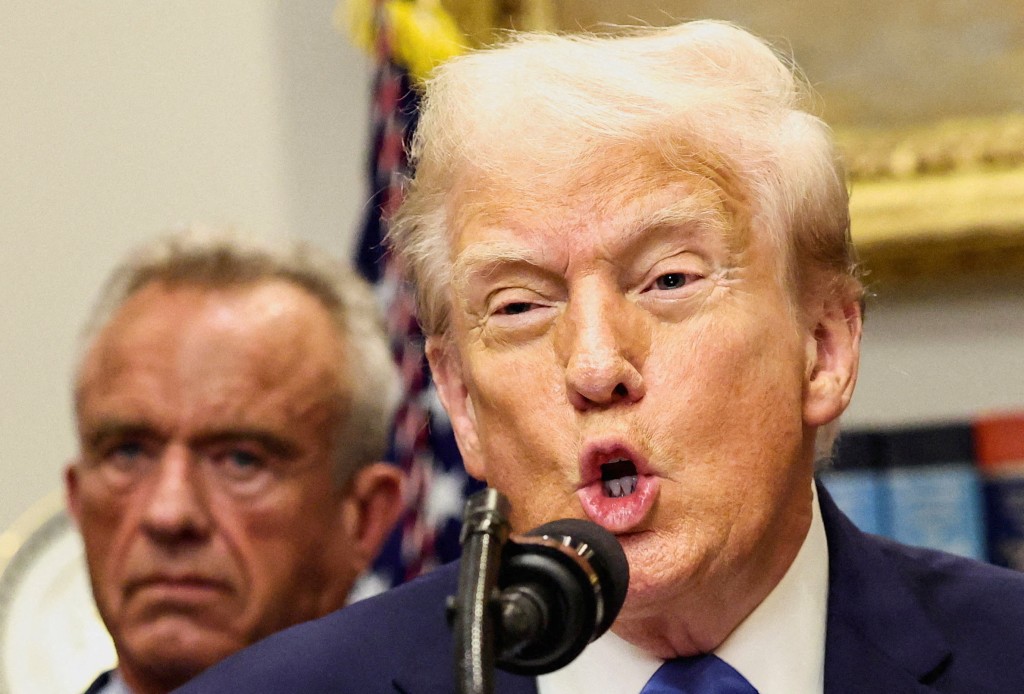 特朗普去年曾宣称扑热息痛与自闭症之间存在未经证实的联系，并呼吁孕妇不要服用扑热息痛。路透社