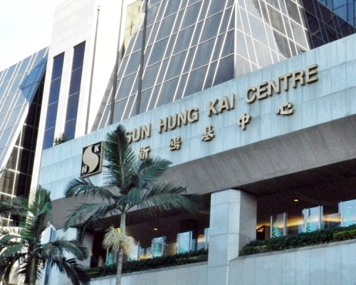 工聯會一批成員到灣仔新鴻基中心請願。資料圖片