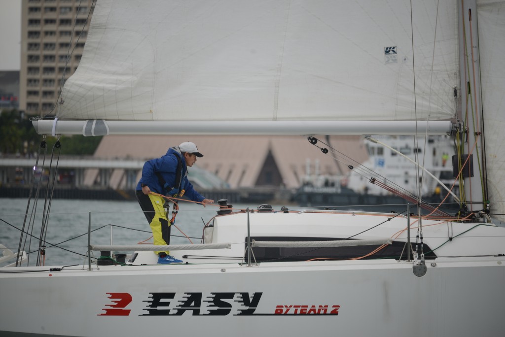 莫俊傑將駕駛他的「2 Easy號」，歷史性的開啟他個人航行勞力士中國海賽事的征途。楊功煜攝
