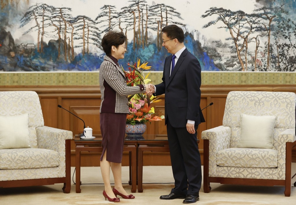 林鄭月娥(左)今日上午在北京獲國務院副總理韓正(右)接見。政府新聞處圖片