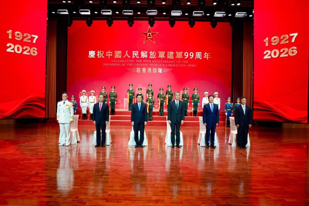 行政長官李家超出席慶祝中國人民解放軍建軍99周年招待會。 行政長官李家超出席慶祝中國人民解放軍建軍99周年招待會。
