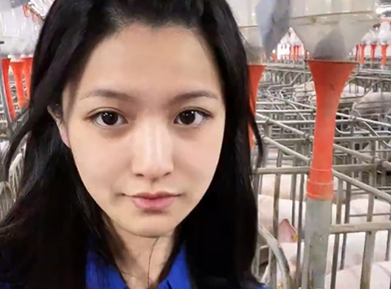 湖南24歲女子孫卓分享養豬場的日常工作引起網民關注。 網片截圖
