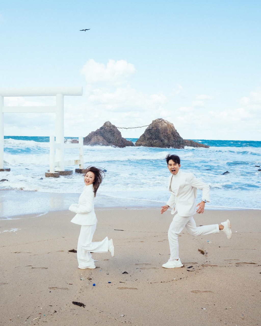二人近日才決定快閃日本福岡兩日一夜，專程到浪漫聖地「夫婦岩」拍攝Pre-wedding相。