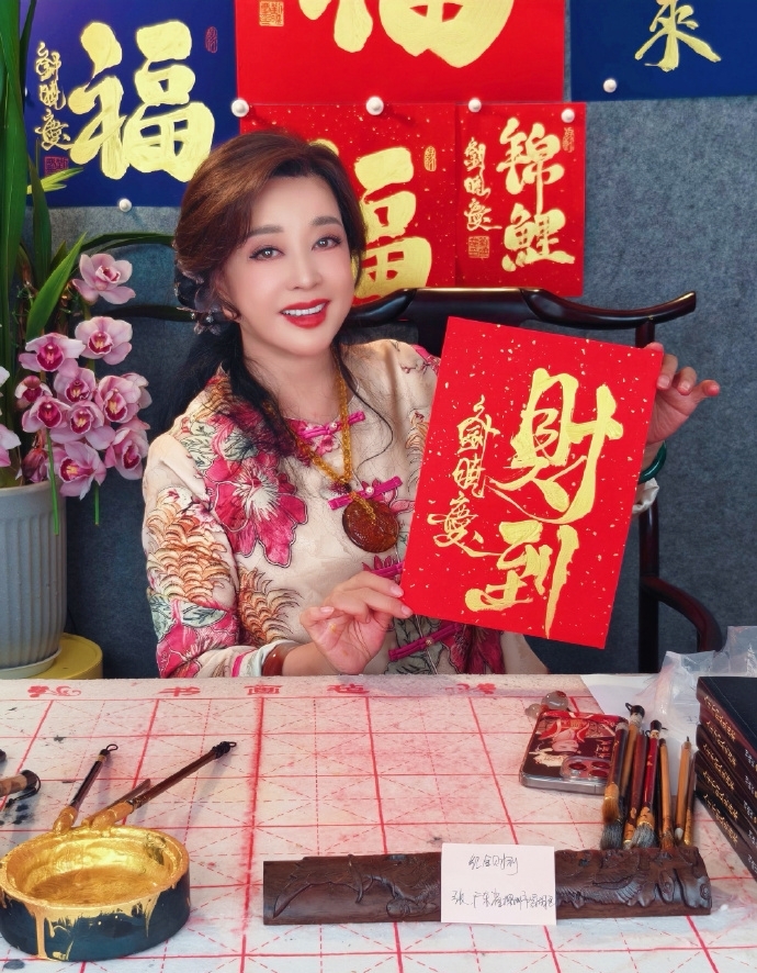 刘晓庆是非多多，被称为“话题女王”。