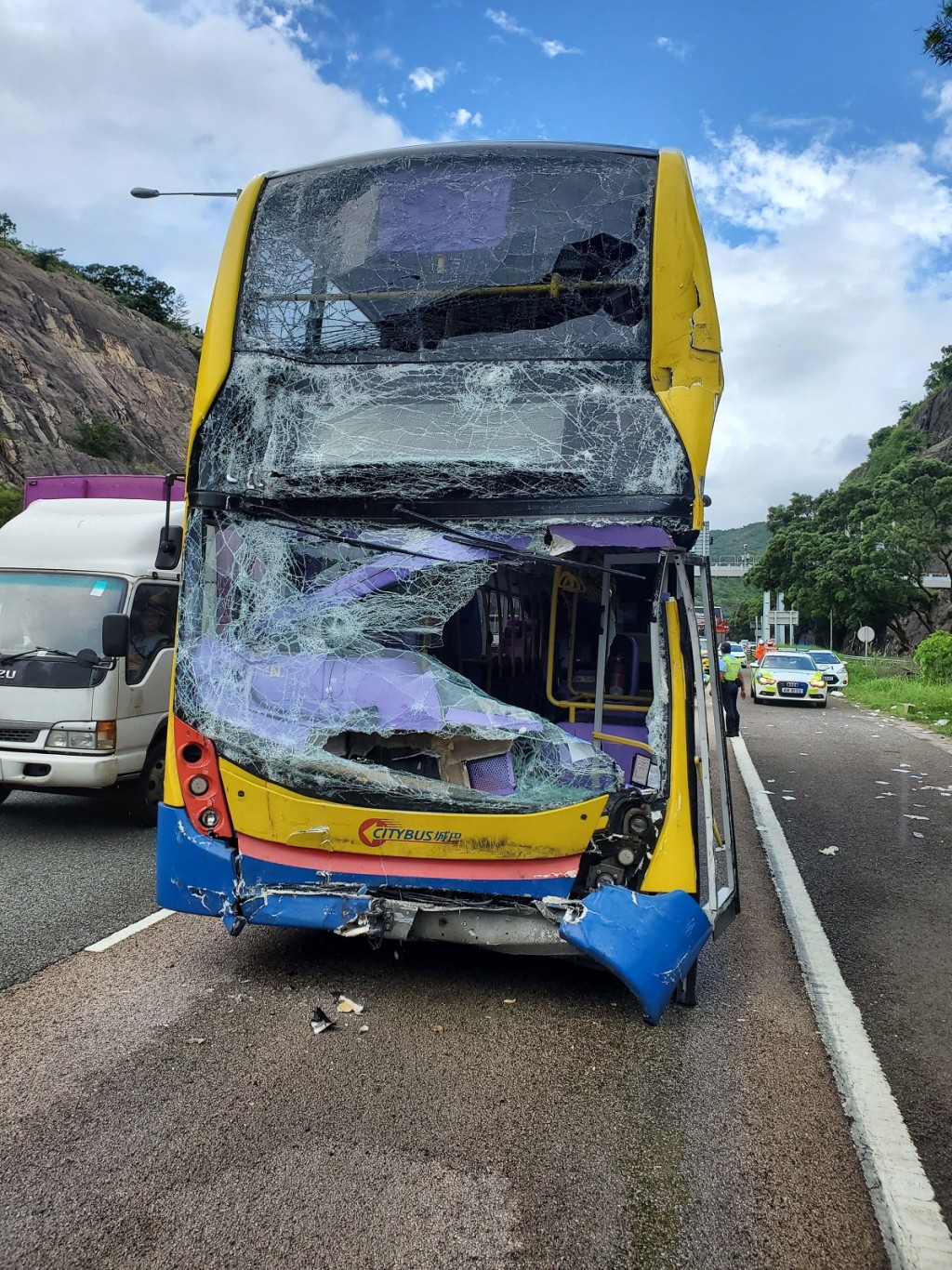 城巴嚴重損毀。