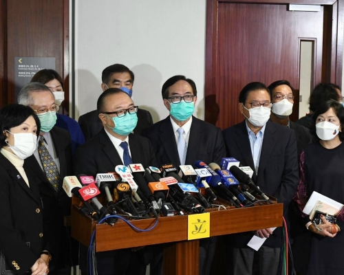 建制派指,政府在抗疫方面需「痛定思痛」。