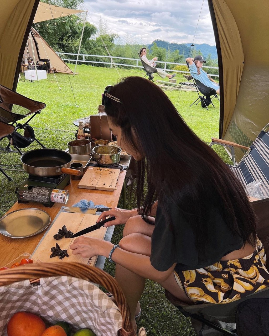 閒時仲去露營。