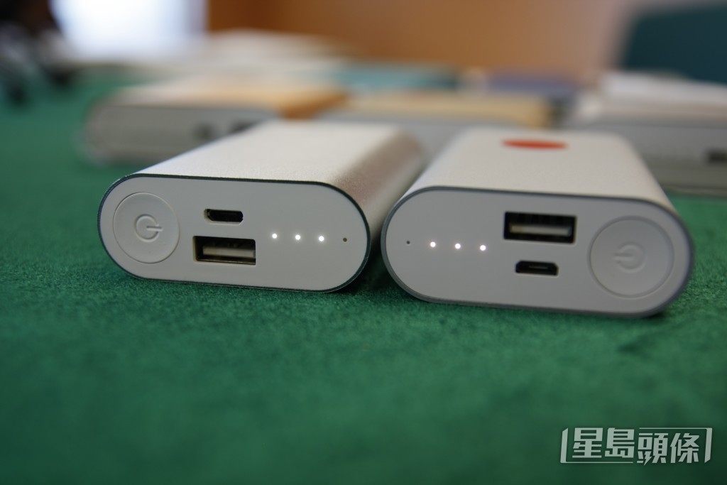 日本國土交通省發布最新飛行安全規定，禁止將流動電源收納在頭頂的行李置物箱，必須隨身保管，以加強監控。資料圖片