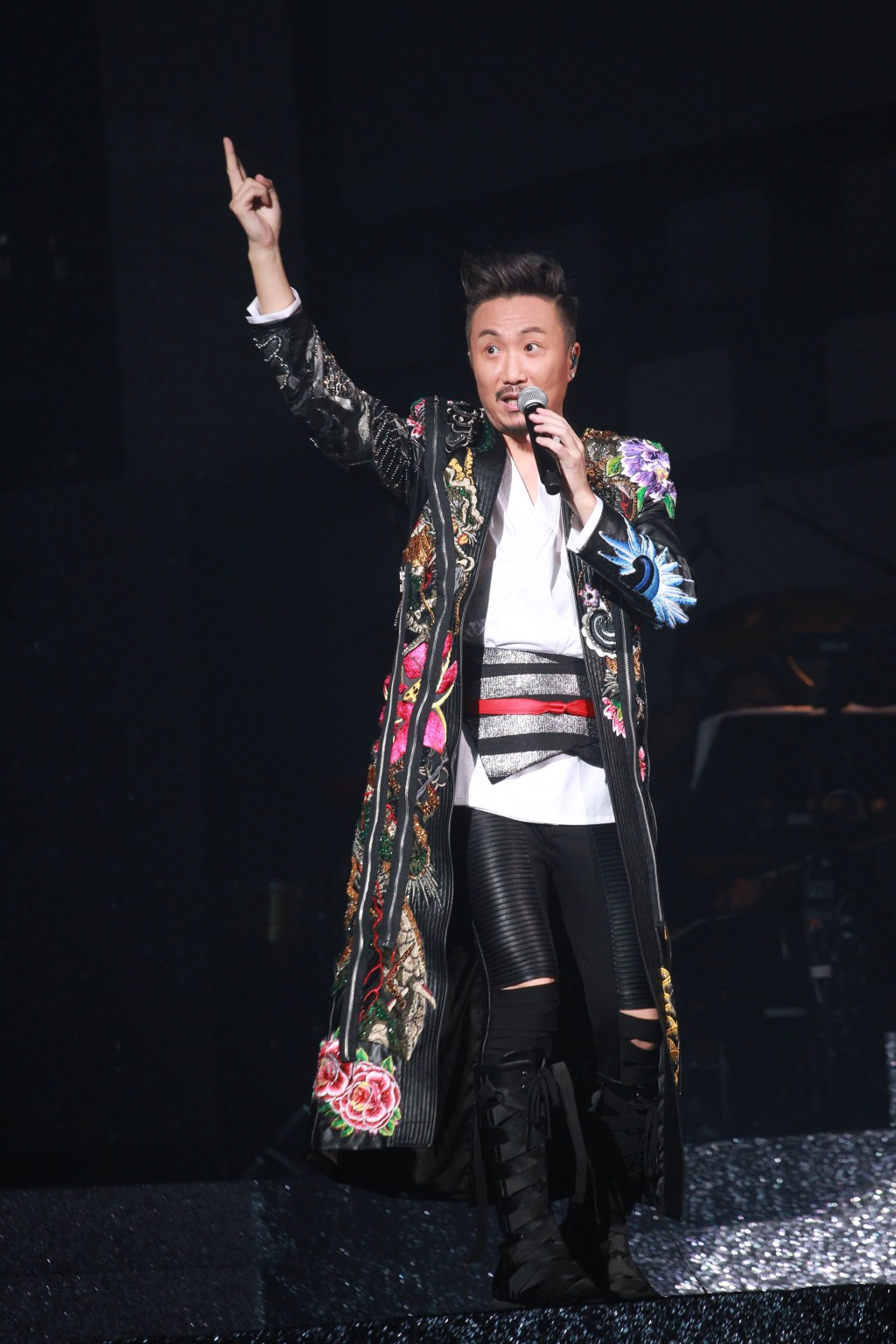 唔少人力撐鄭中基。