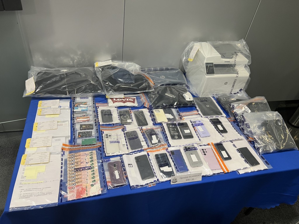 警方展示涉案證物。 警方展示涉案證物。