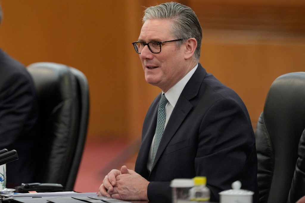 施紀賢在北京人民大會堂與習近平會晤。 路透社 