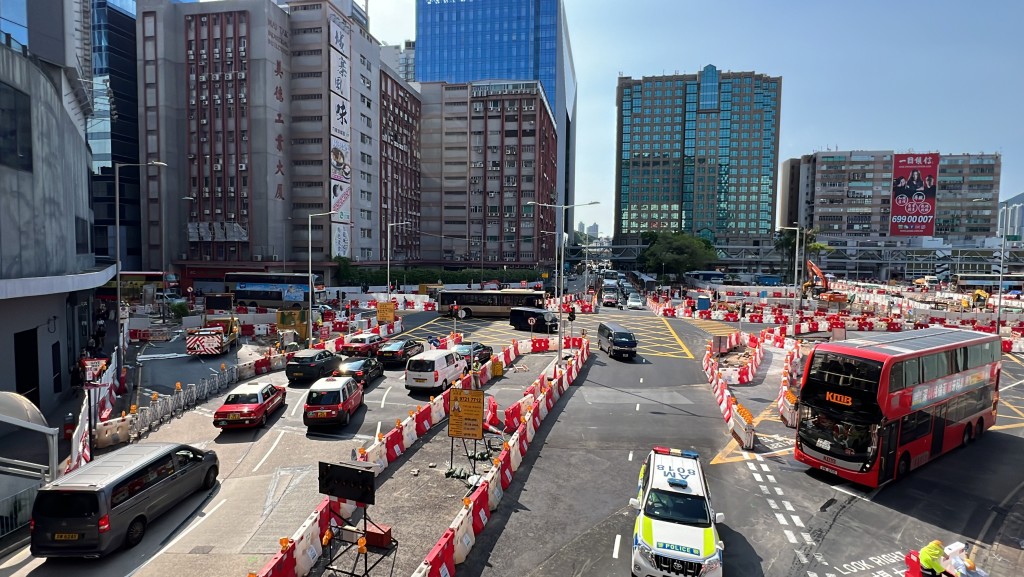 該十字路口連日來保持行車暢順。