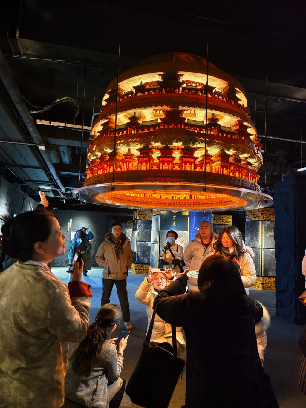 北京隆福寺臻元美術館近期舉辦《步天歌——藻井與星宿的故事》展覽，重現曾聞名天下的隆福寺正覺殿藻井，展現山西玉皇廟星宿彩塑背後的東方智慧。楊浚源攝