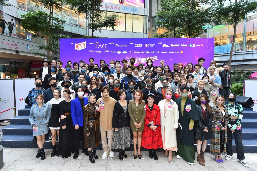 大合照都看似很多人。