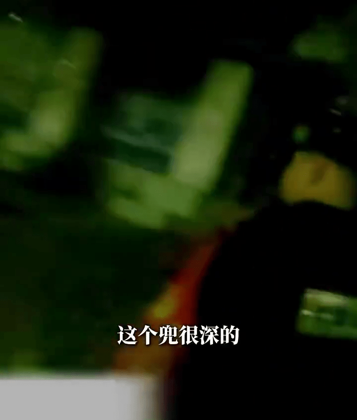 事主指當時將黃金飲管放褲袋。
