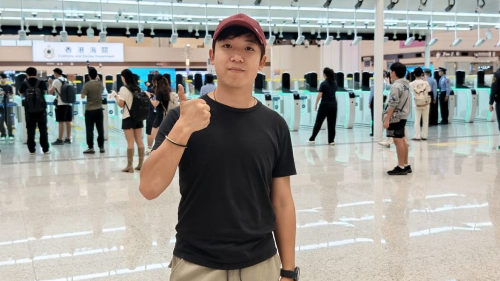 林先生大赞新皇岗口岸过关体验。周正豪摄