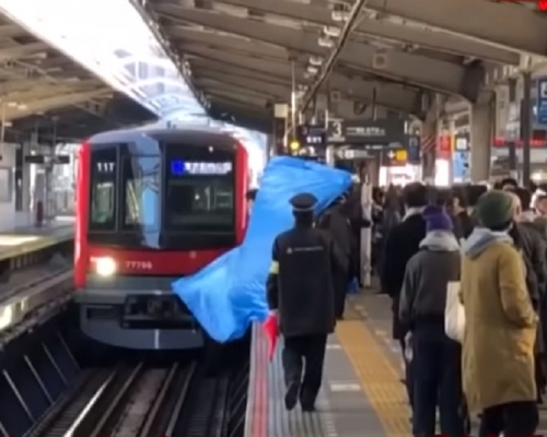 日本有流感患者墮電車路軌身亡。網上圖片