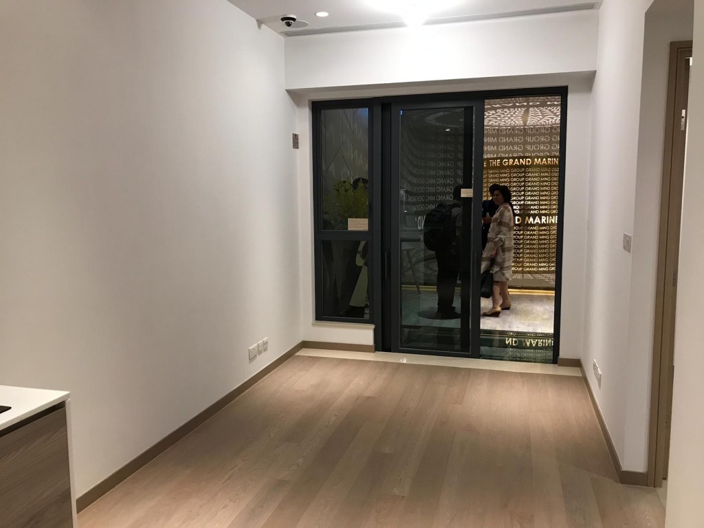 1座28樓E室